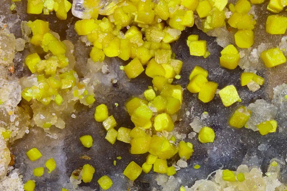 File:Carnotite AZ AndersonMine PvdL-9.jpg
